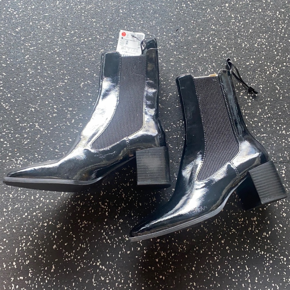 Shinny square toe boot